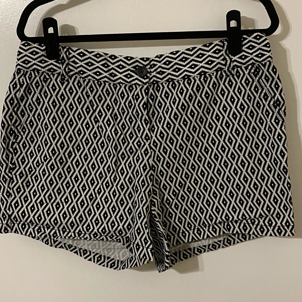 Black & white pattern shorts